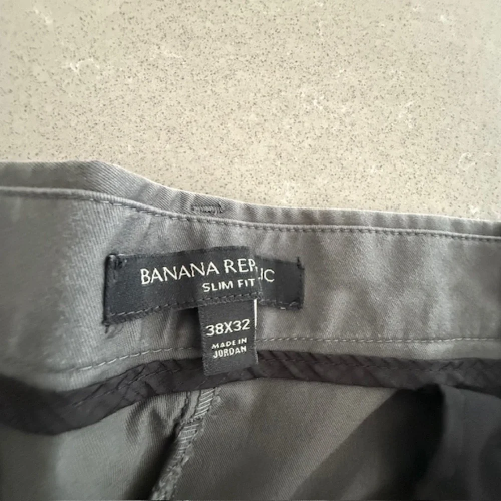 Banana Republic 2 Pants Mens 38x32 Gray Chino Slim Fit Comfort Casual